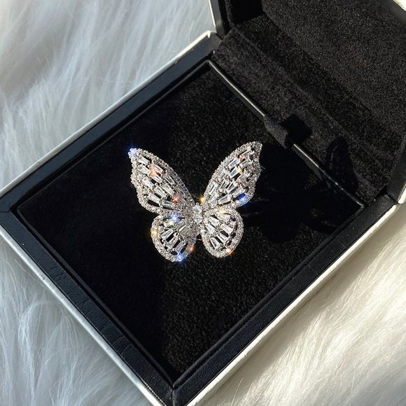 *NEW Huge 18K White Gold Diamond Butterfly Ring - Picture 7 of 9